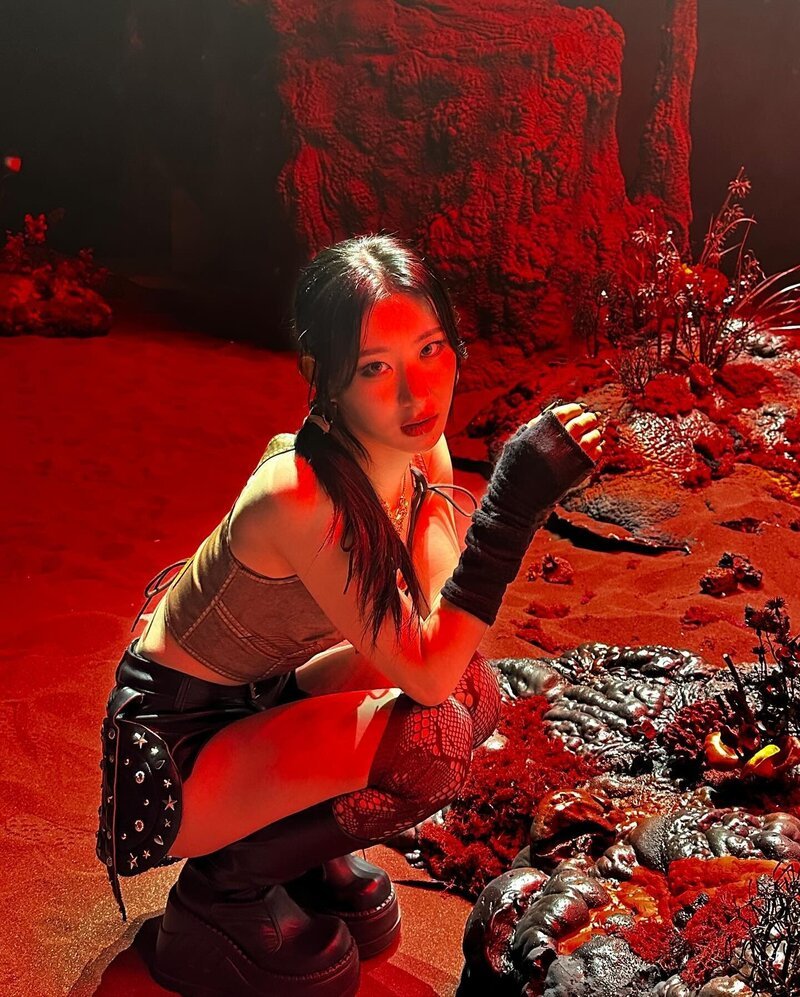 uRBonAWC KPOP Girls I want to OWN me - ITZY - Chaeryeong (22yrs old) 01.jpg